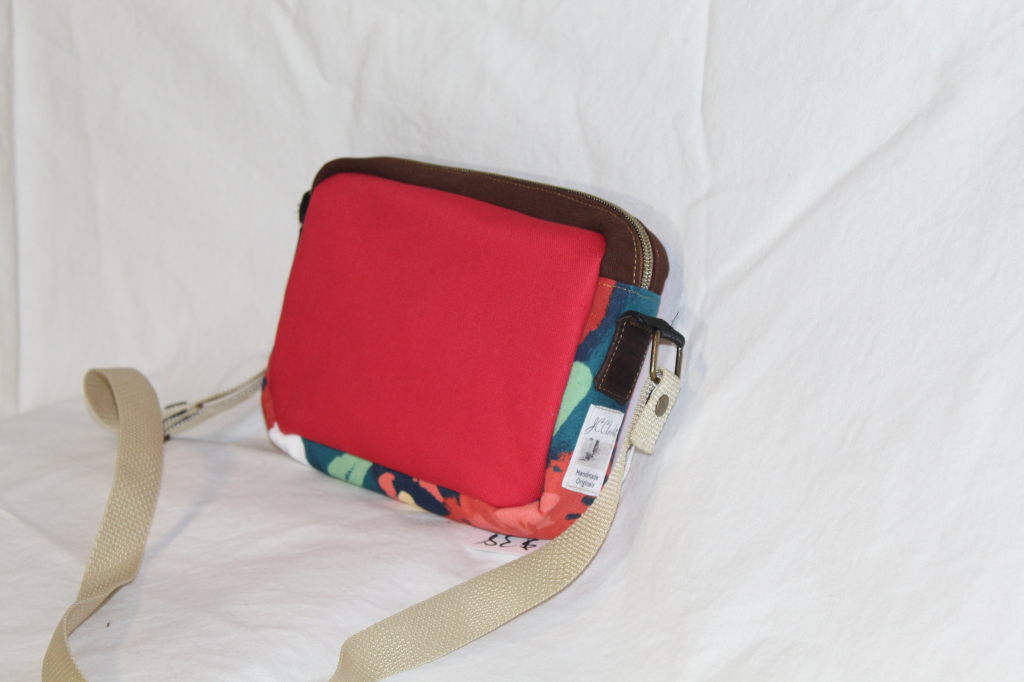 (image for) Small Crossover Red