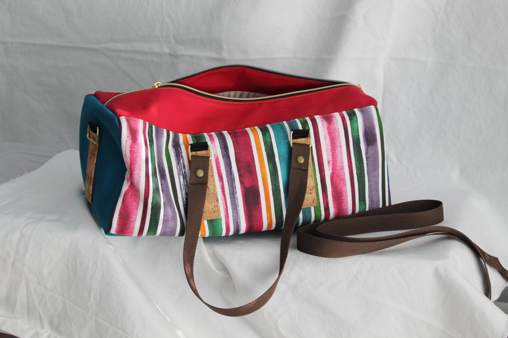 (image for) Small Duffle - Red Rainbow