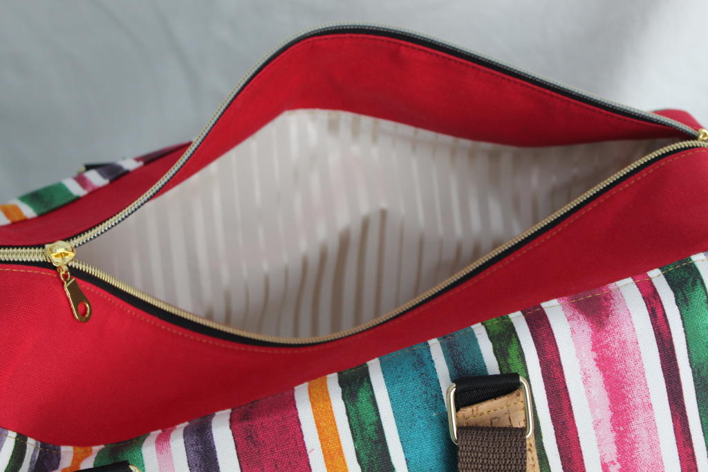 (image for) Small Duffle - Red Rainbow