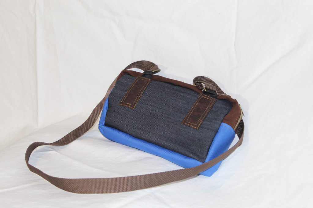 (image for) Medium Man Bag - Cobolt Brown